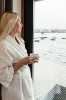 Minibar, cortinas blackout, sistema de insonorización y wifi gratis 