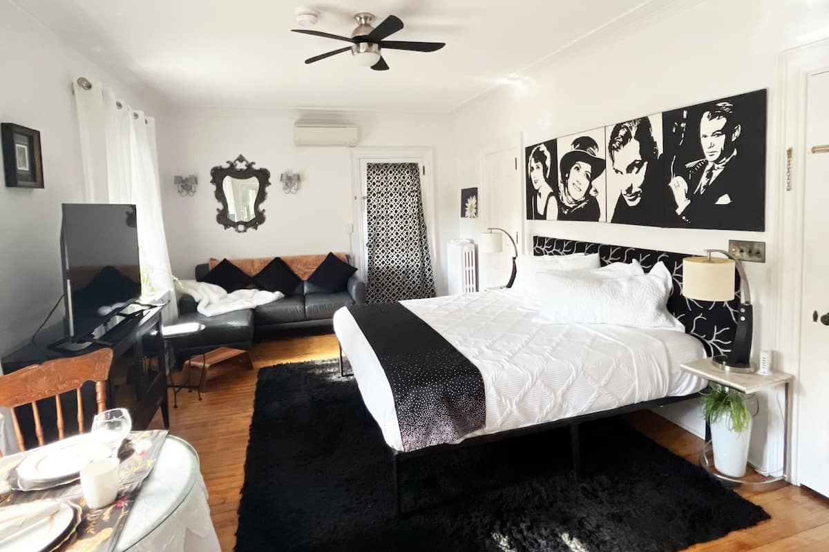 Studio King Suite | Living area | 40-inch Smart TV with digital channels, TV, Netflix