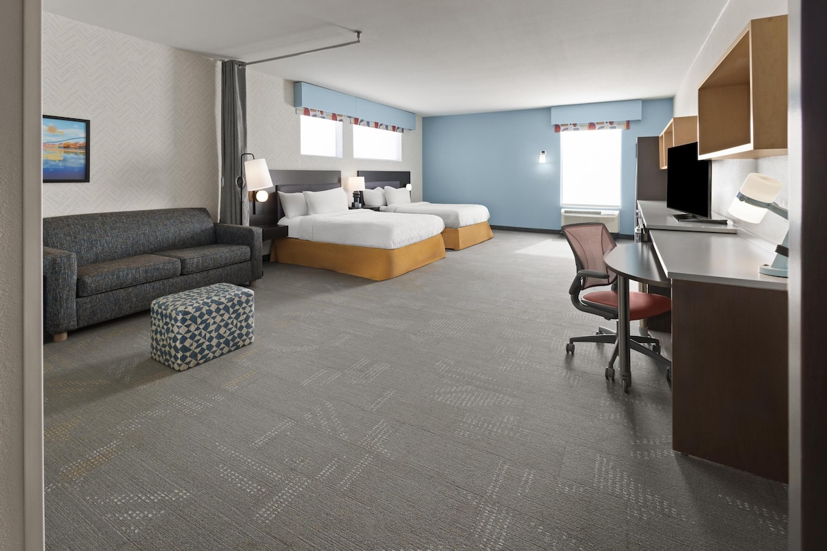 Suite, 1 cama King size, con acceso para personas discapacitadas, para no fumadores (w/ bathtub) | Área de sala de estar | Televisión de pantalla plana