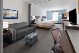 Escritorio, wifi gratis y ropa de cama 