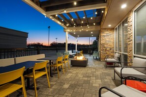 Terrace/patio - Home2 Suites by Hilton Meridian (Meridian)