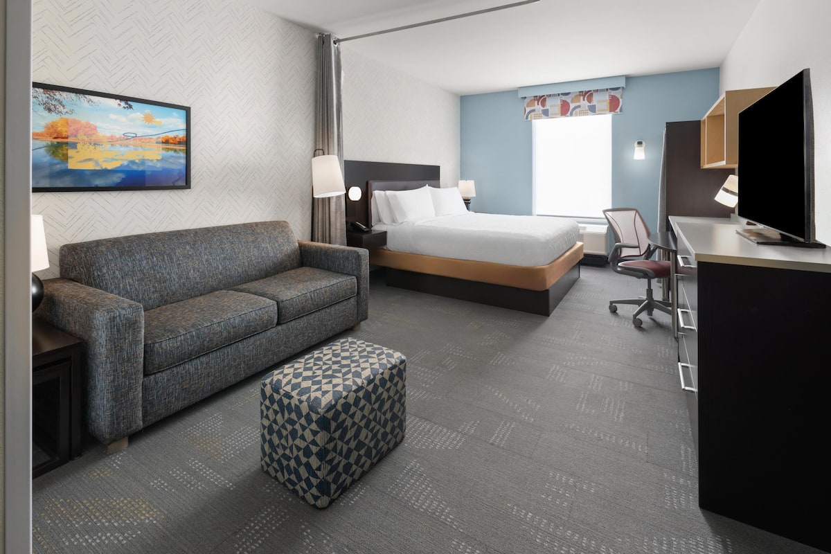 Suite, 1 habitación, para no fumadores | Área de sala de estar | Televisión de pantalla plana