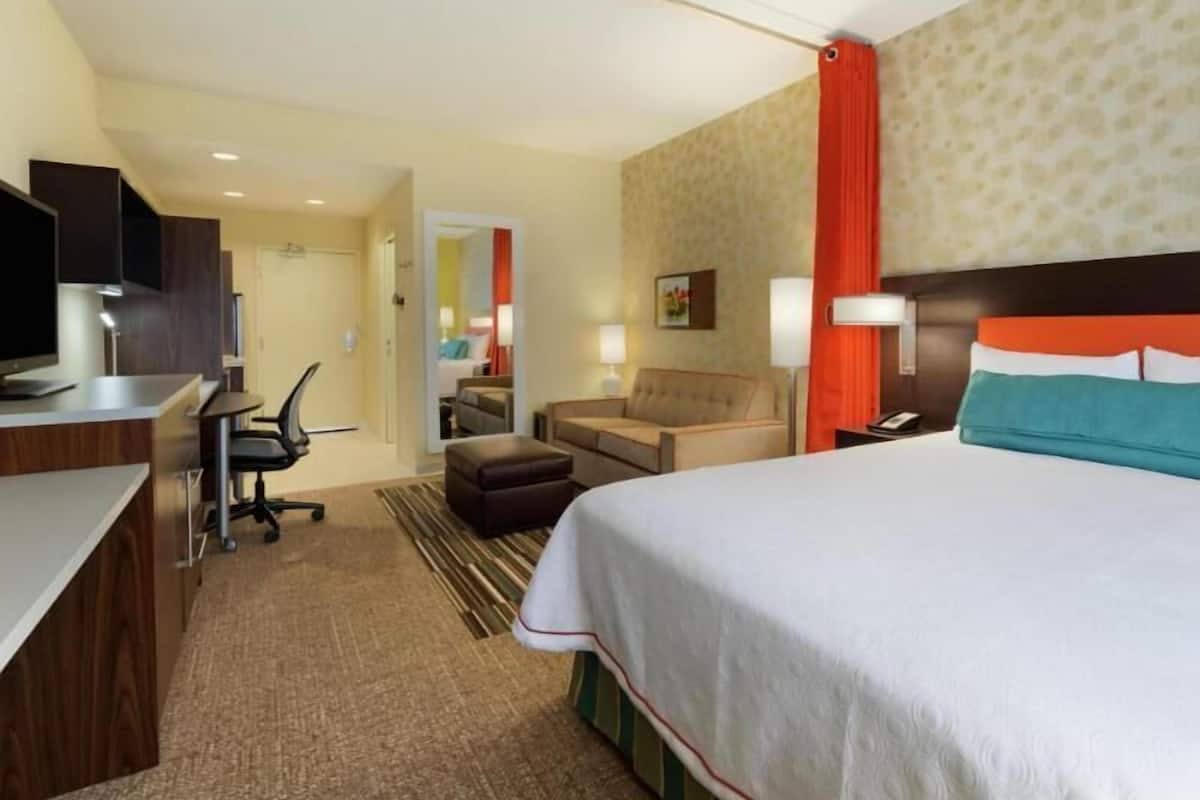 Desk, free WiFi, bed sheets