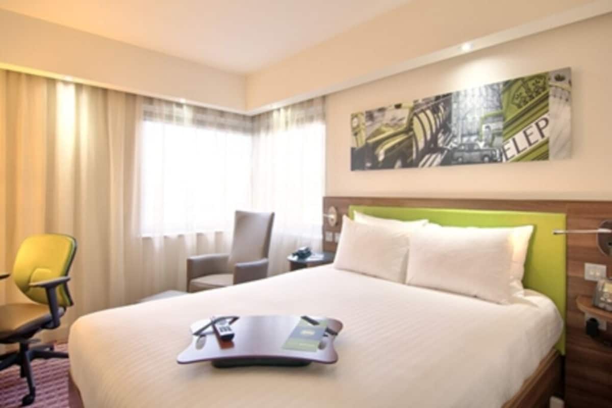 In-room safe, desk, laptop workspace, soundproofing