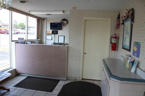 Reception - Budget Host Inn Bristol (Bristol)