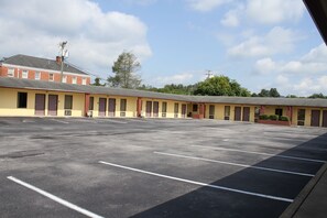 Exterior - Budget Host Inn Bristol (Bristol)