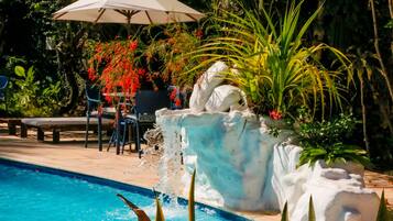 Outdoor pool, sun loungers