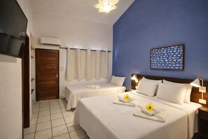 Economy Triple Room | Bathroom | Shower, free toiletries, hair dryer, towels - Pousada Arriba Pipa (Tibau do Sul)