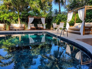 Outdoor pool, open 9:00 AM to 10:00 PM, pool umbrellas, sun loungers - Taman Búzios Hotel (Búzios)