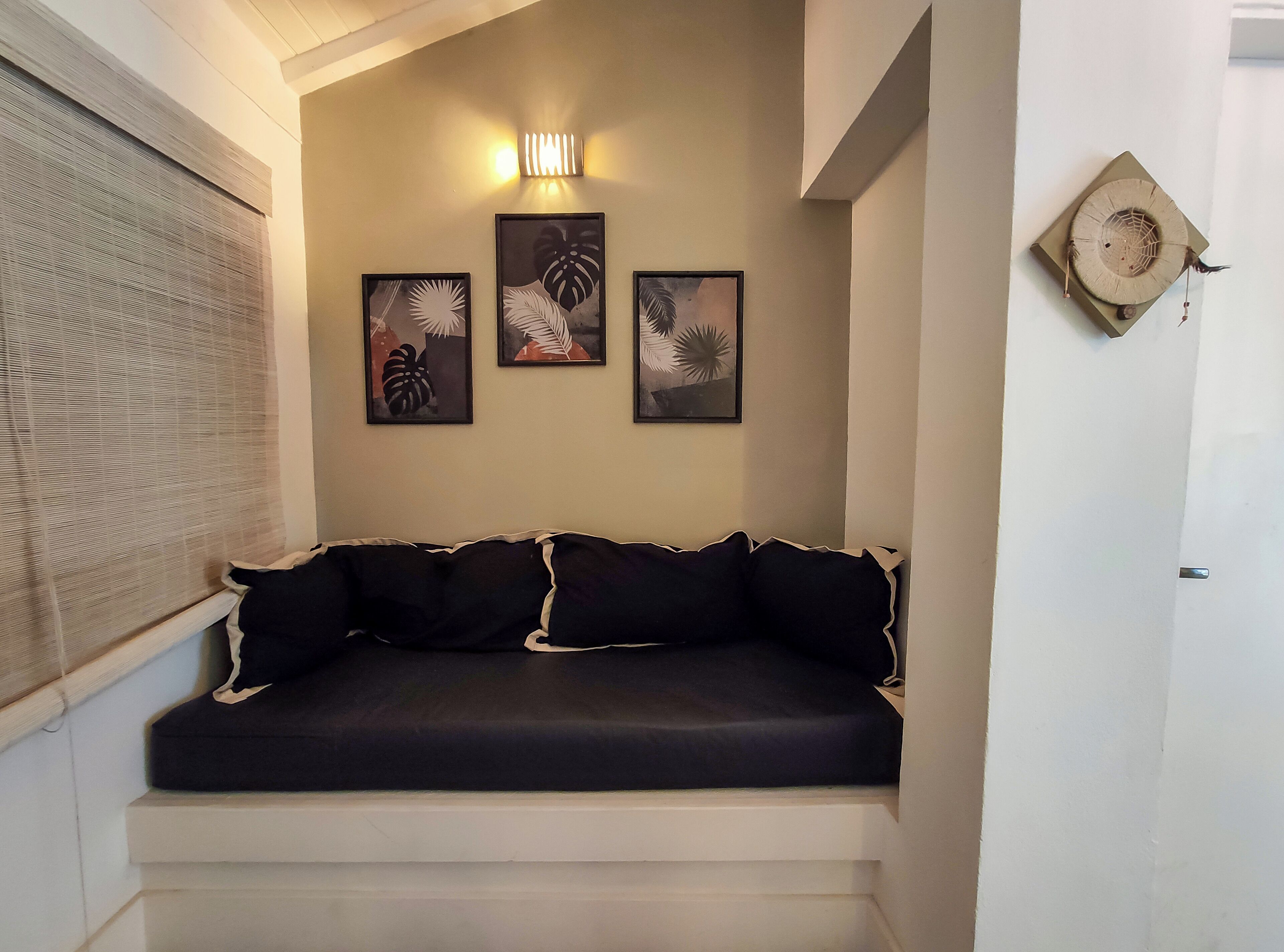 deluxe triple room | minibar, in-room safe, individually decorated, individually furnished