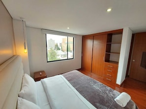 Apartament, 2 dormitoris | 1 dormitori, planxa i posts de planxar, wifi gratuïta i roba de llit