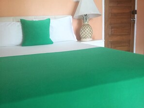 Deluxe tweepersoonskamer, 1 slaapkamer, uitzicht op tuin | Een strijkplank/strijkijzer, gratis wifi