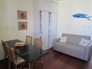 Appartement Supérieur, vue plage, vue mer | Restauration dans la chambre