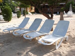 Private beach nearby, white sand, free beach cabanas