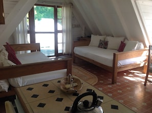 In-room safe, desk, free WiFi