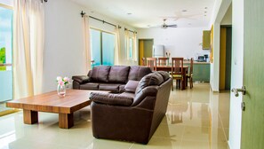 32-inch plasma TV with satellite channels, TV - Mayan House Tulum - Family Apartments (Tulum)
