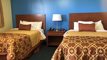 Habitación doble Deluxe, 2 camas Queen size | Escritorio, wifi gratis y ropa de cama