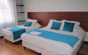 Dreibettzimmer | Allergikerbettwaren, Daunenbettdecken, Schreibtisch