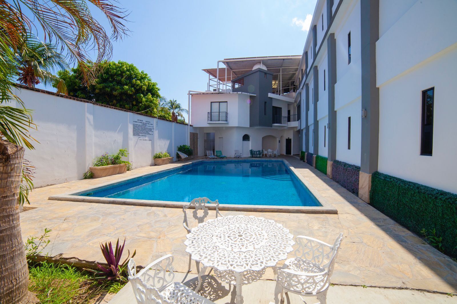 outdoor pool, open 9 am to 10:00 pm, pool umbrellas, pool loungers