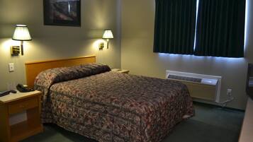 Habitació, 1 llit de matrimoni, cuina bàsica | Planxa i posts de planxar, wifi gratuïta i roba de llit