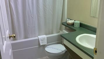 Chambre Standard, 1 grand lit | Salle de bain