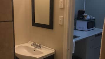 Zimmer, 1 Queen-Bett | Badezimmer