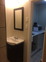 客房, 1 张大床 | 浴室 | 淋浴/盆浴组合、免费洗浴用品、毛巾、肥皂