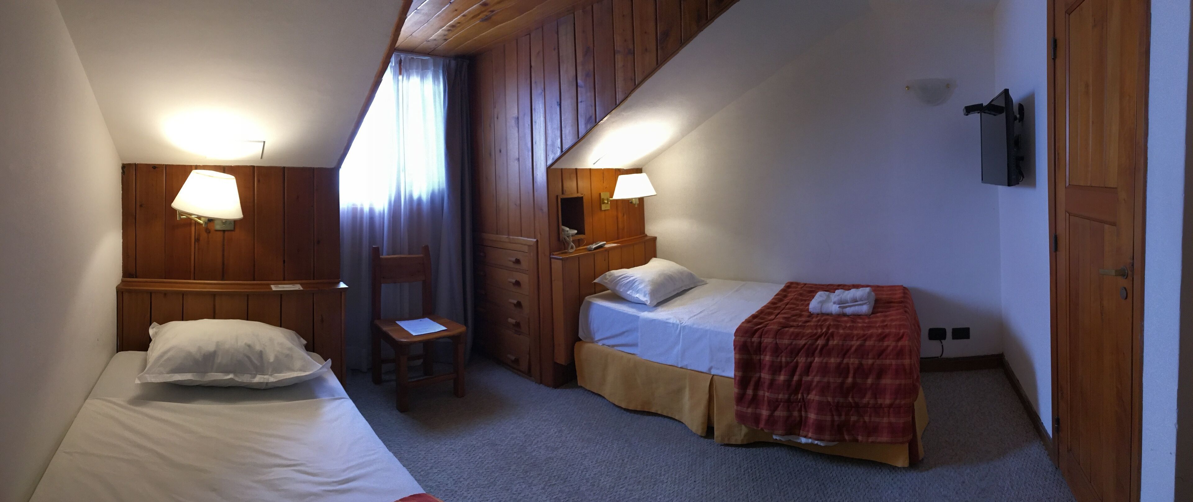 In-room safe, desk, soundproofing, bed sheets