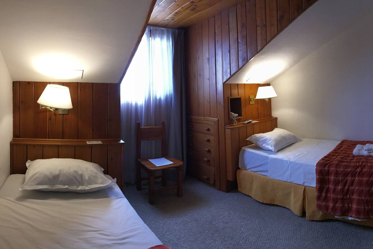 In-room safe, desk, soundproofing, bed sheets