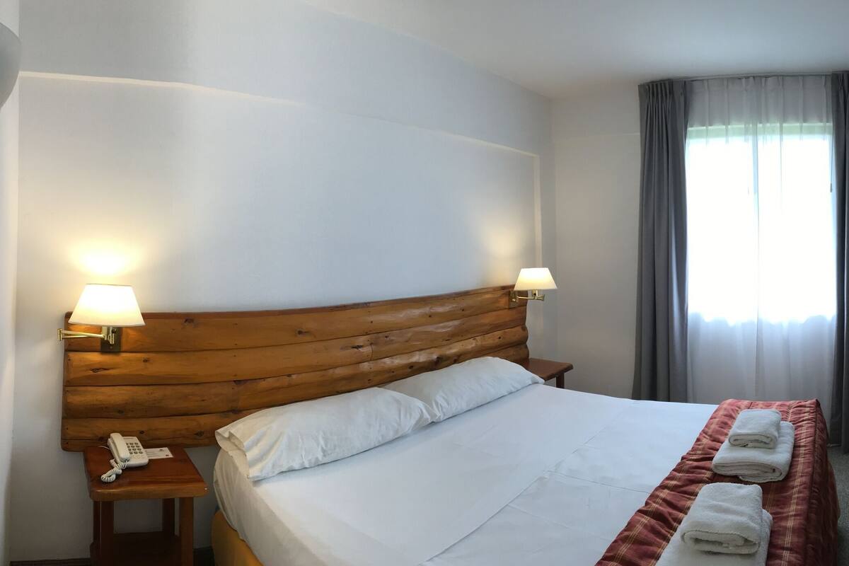 In-room safe, desk, soundproofing, bed sheets