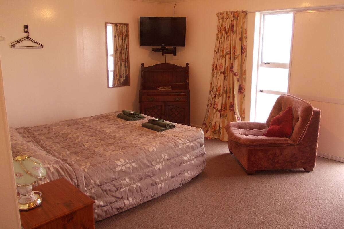 Kiwi Extra Unit | 1 bedroom, premium bedding, in-room safe, soundproofing
