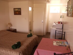 Bathroom - Bignell Street Motel (Whanganui)