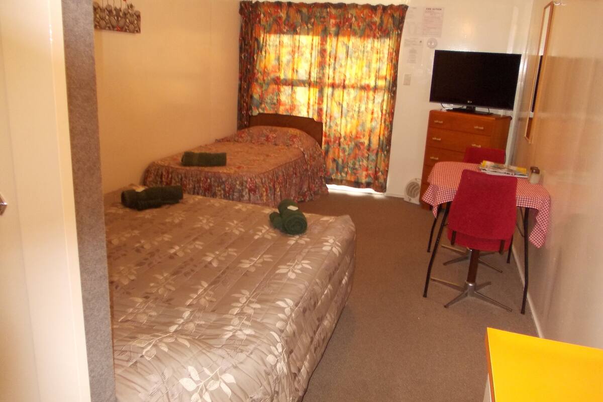 Kiwi Unit | 1 bedroom, premium bedding, in-room safe, soundproofing