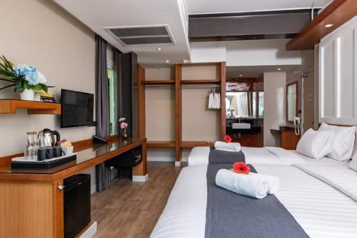 Minibar, in-room safe, blackout curtains, free WiFi