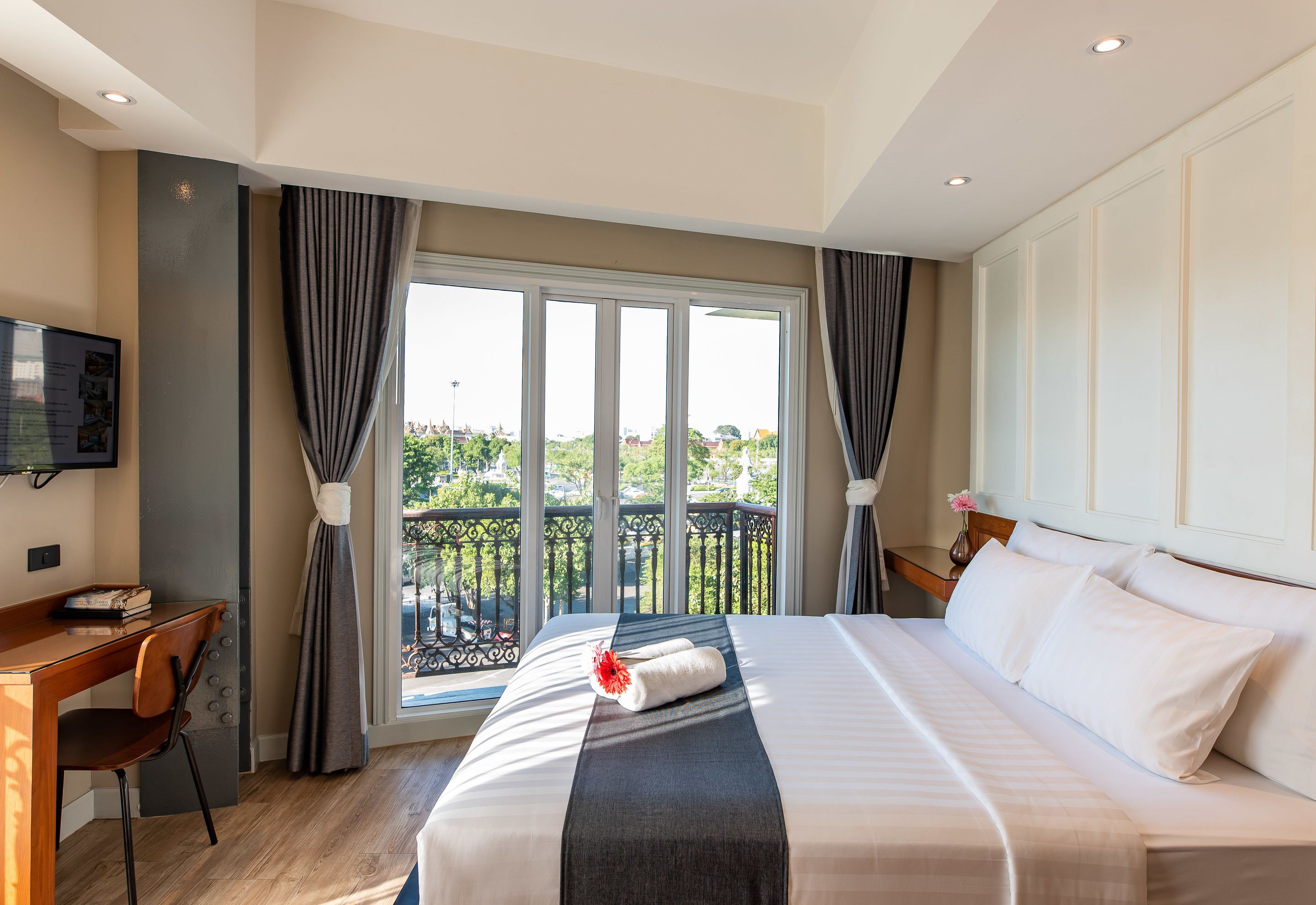 Deluxe King Suite | View from room