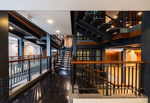 Staircase - Dang Derm in The Park Khaosan (Bangkok)