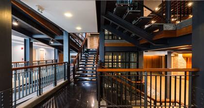 Dang Derm in The Park Khaosan