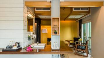 Grand Deluxe King Suite | Room amenity