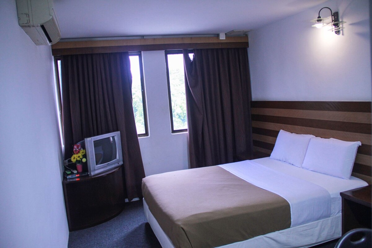 Desk, bed sheets