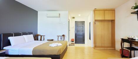 Family Room | Desk, bed sheets