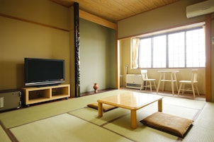 Caja de seguridad en la habitación, escritorio y cortinas blackout 