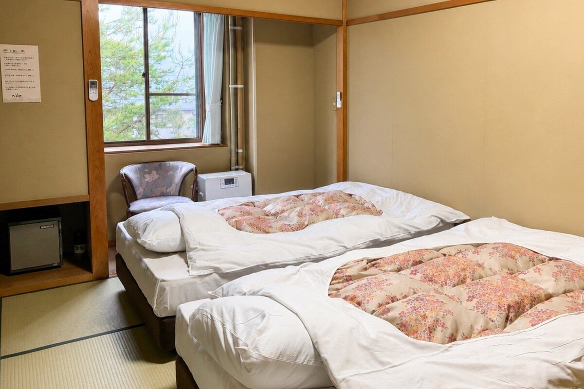 In-room safe, desk, blackout drapes, WiFi (free)