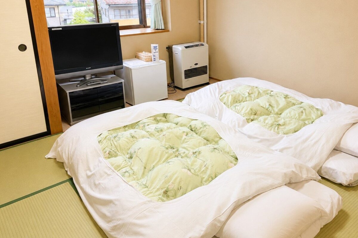 In-room safe, desk, blackout drapes, WiFi (free)