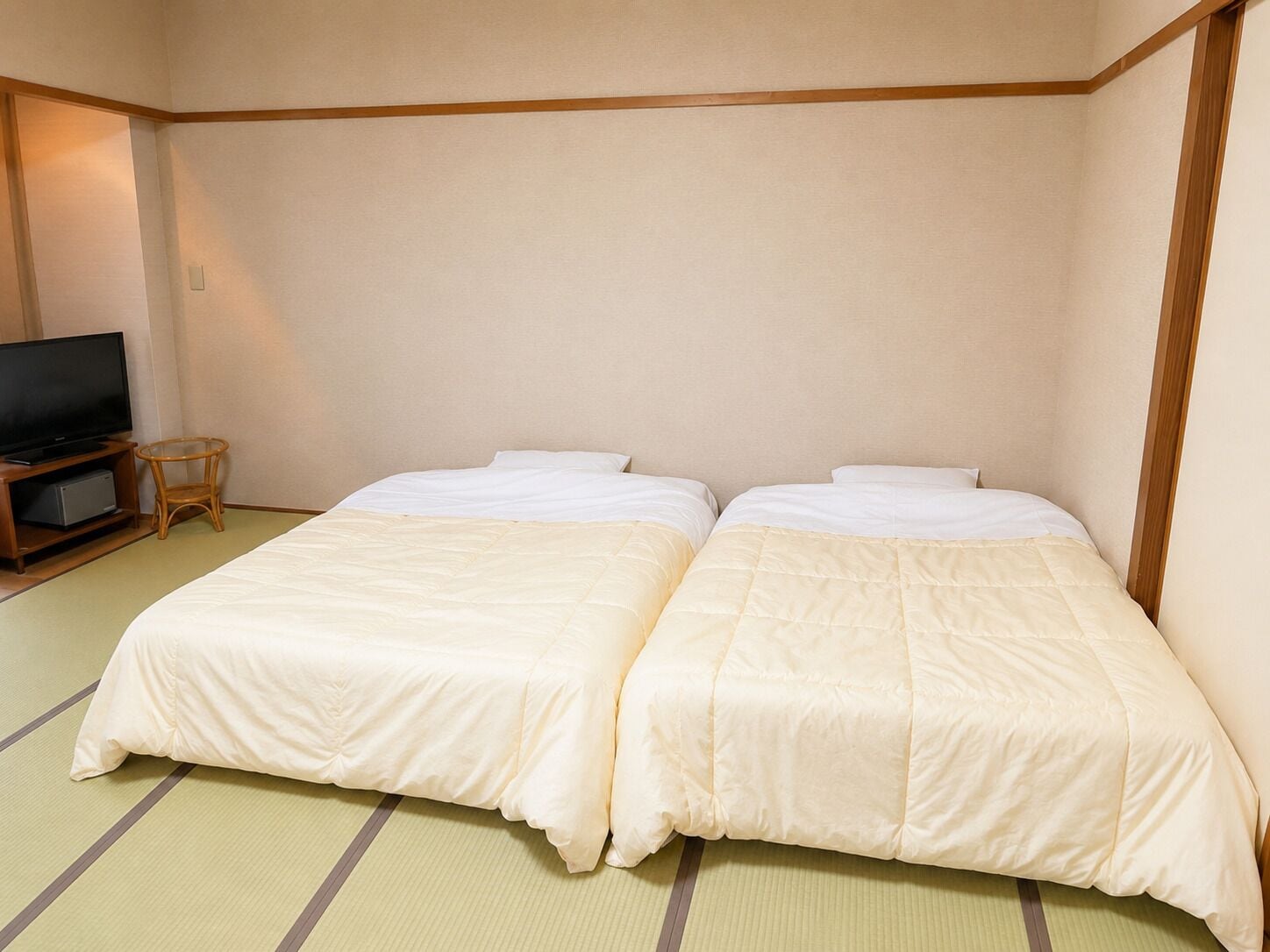 ห้องสไตล์ญี่ปุ่น, ปลอดบุหรี่ (10 Tatami Mats with Toilet, 101) | ตู้นิรภัยในห้องพัก, โต๊ะทำงาน, ผ้าม่านกันแสง, Wi-Fi ฟรี