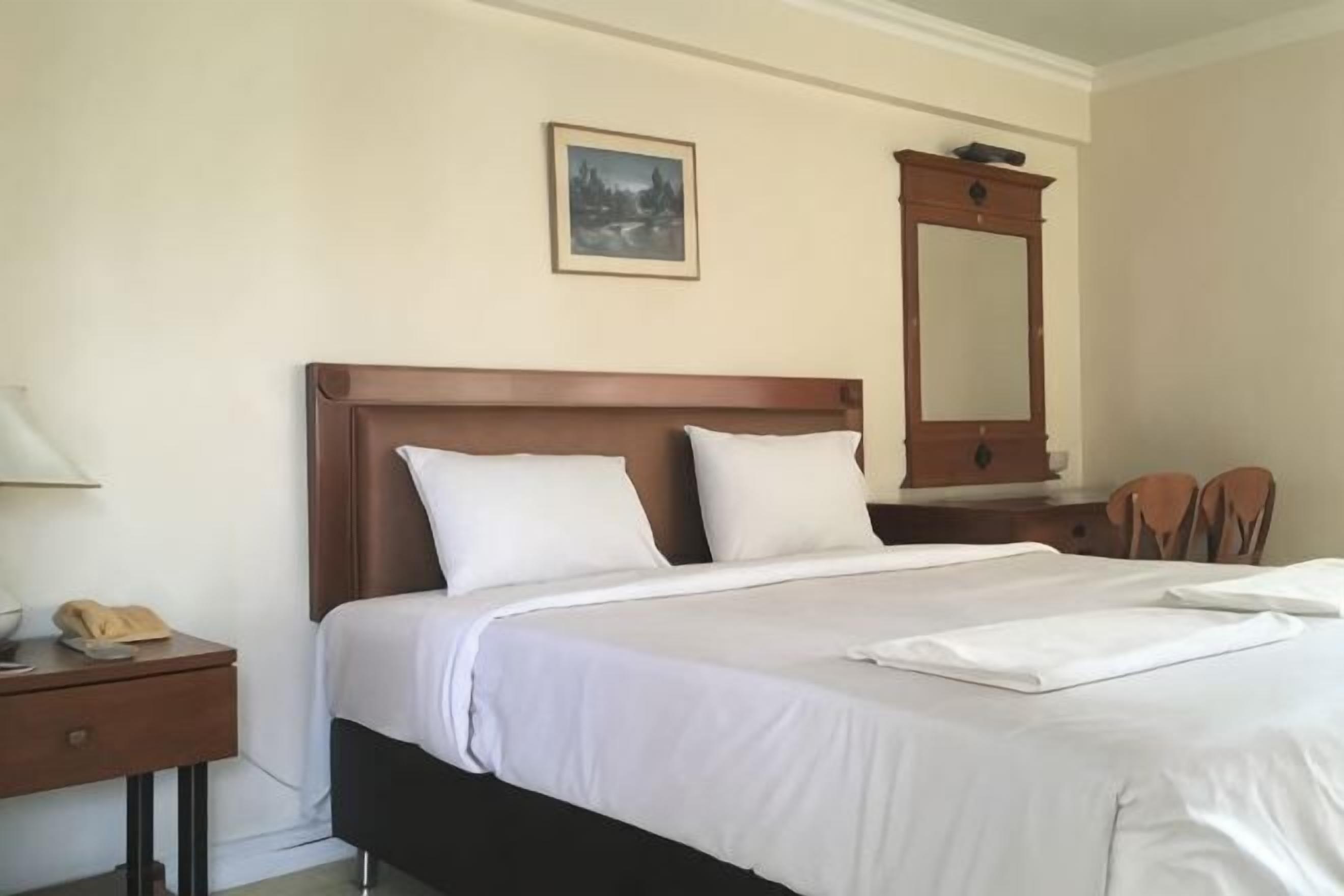 In-room safe, desk, blackout drapes, free WiFi