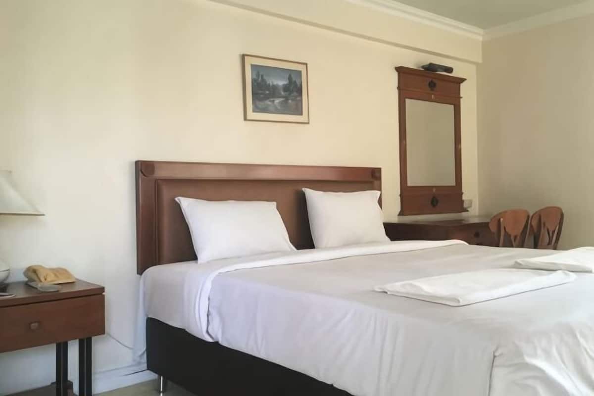 In-room safe, desk, blackout drapes, free WiFi