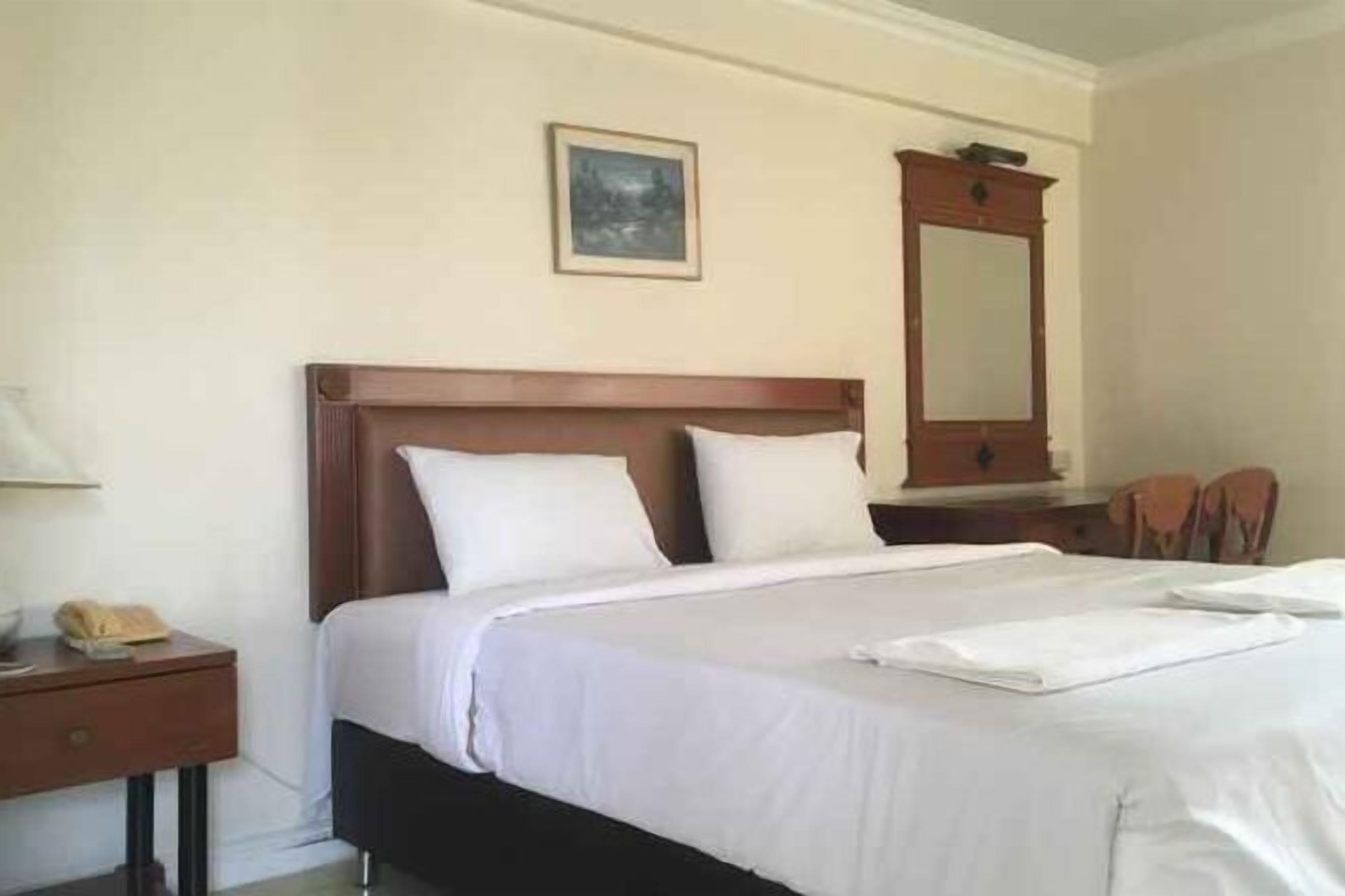 In-room safe, desk, blackout curtains, free WiFi