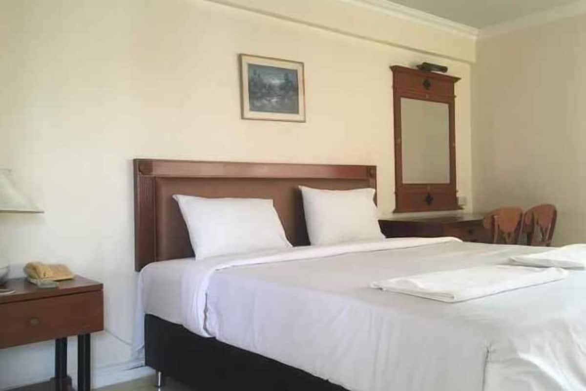 In-room safe, desk, blackout drapes, free WiFi