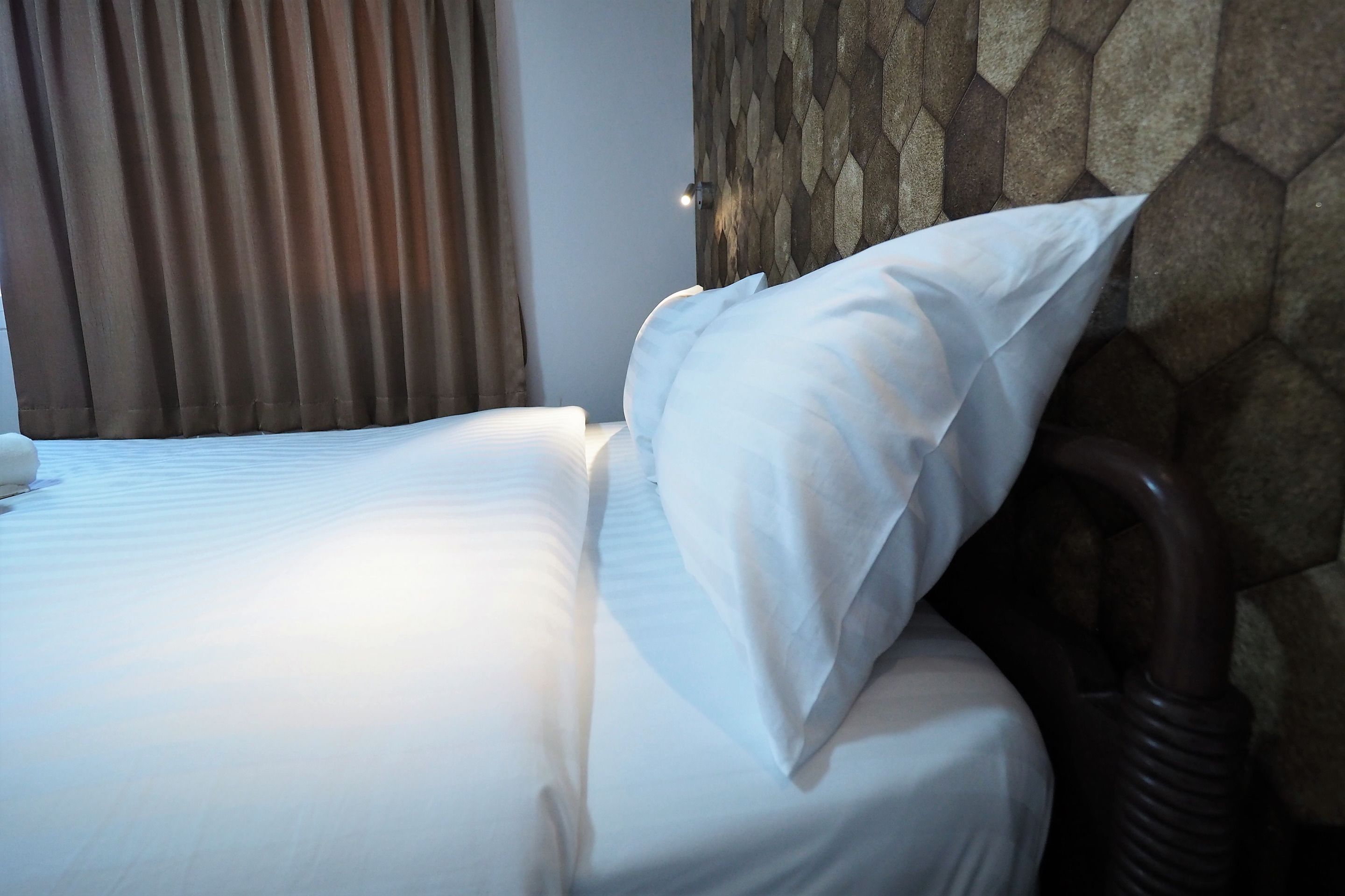 Sleep Walk | เครื่องนอนระดับพรีเมียม, Wi-Fi ฟรี, ผ้าปูที่นอน