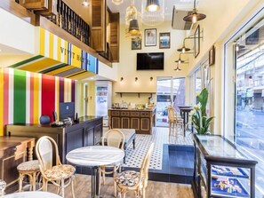 Dining - Vivit Hostel Bangkok (Bangkok)